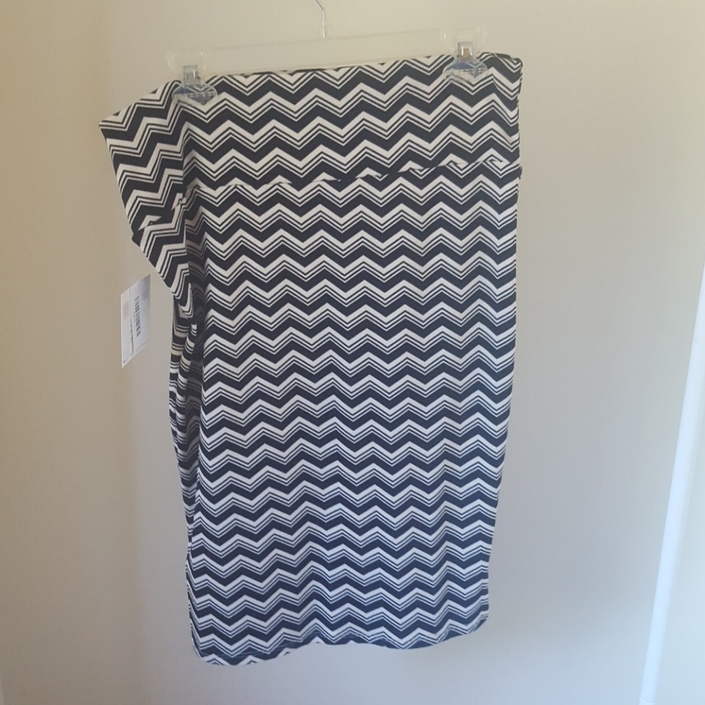 Lularoe cassie, L, NWT.